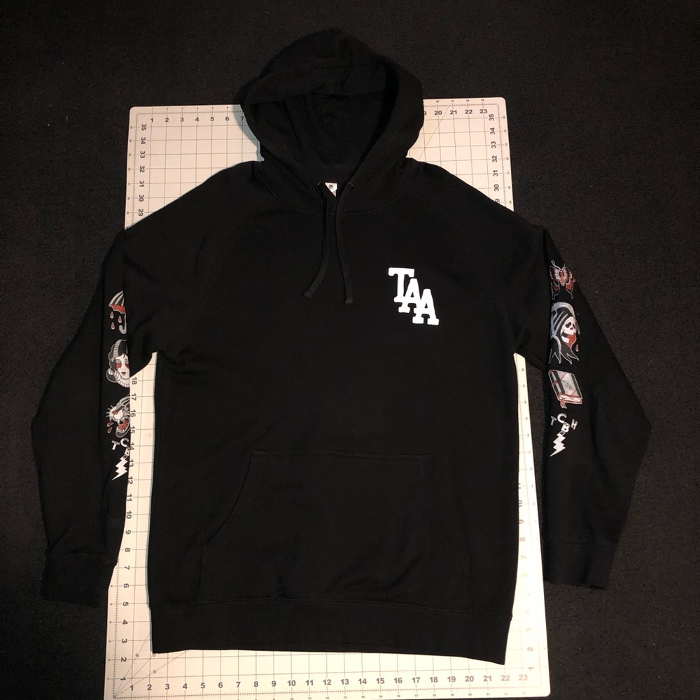 The Amity Affliction (band). Size Large. Black color. Hoodie.